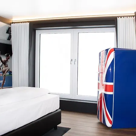 Zwi By Wmm Τσβικάου